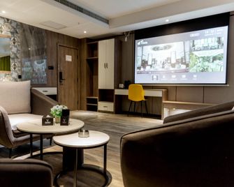 V Smart Hotel (Qianjin Road Night Market Branch) - Hanzhong - Lounge