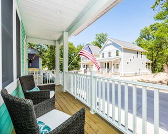Beachwalk Resort - Golf Cart, Pool, Lake Access, & More - Michigan City - Balcony