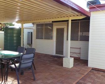 The Hillvue House -Free Wifi/ Foxtel,quiet & Clean - Tamworth - Patio