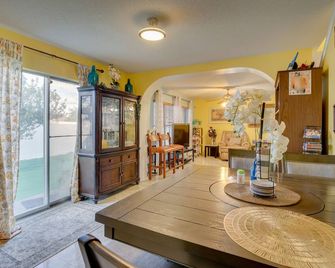 Charming McAllen Rental Home with Private Backyard! - McAllen - Dining room