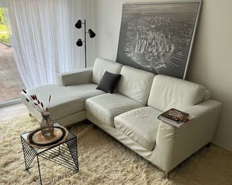 Große Komfortable Ferienwohnung - 12 min zur Messe Oder Flughafen - Frankfurt/ Main - Phòng khách