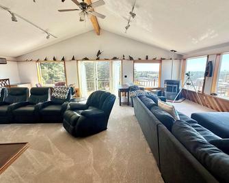 Luxurious Hilltop Home with Direct Dune Access - Reedsport - Obývací pokoj