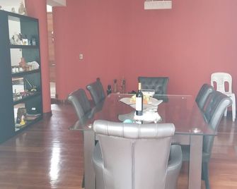 Habitaciones amplias e iluminadas en casa familiar - Ate - Dining room