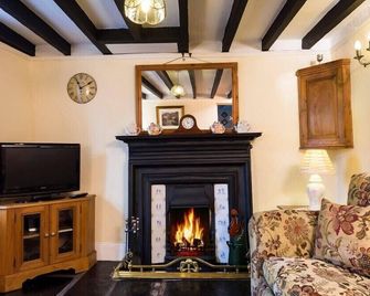Sunbeam Cottage - Coniston - Living room