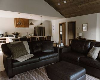 Haven+hyde: Charming 2-Bd, 1 Bath Hot Tub at Castle Rock Lake, Wi - New Lisbon - Sala de estar