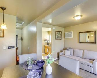 Lake & Mountain Views: Cozy California Stay - Lake Isabella - Comedor