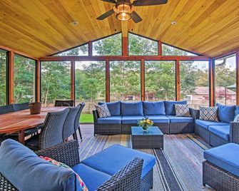 Family-Friendly Tisbury Escape - Walk to Town - Vineyard Haven