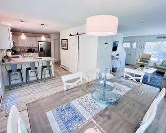 Beautiful Home Near Beach and Town - Saco - Dining room