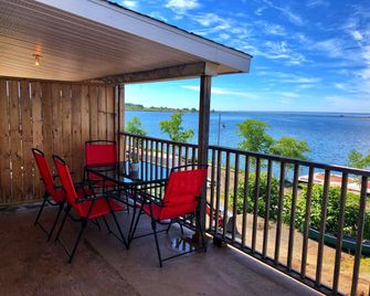 Aux 4 vents - Auberg'Inn - Carleton-sur-Mer - Balcon