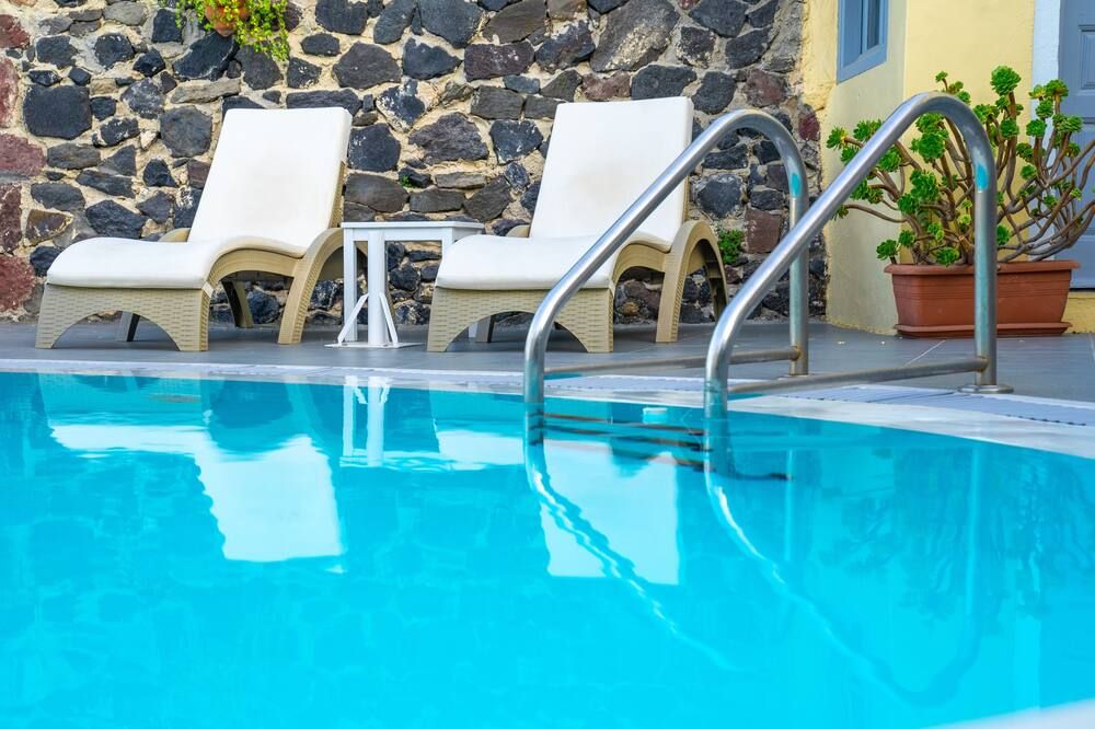 إرسي فيلاز - فيروستيفاني - حوض السباحة