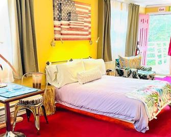 Catskill Cabin The Flamingo Suite 5 - Shandaken - Habitación