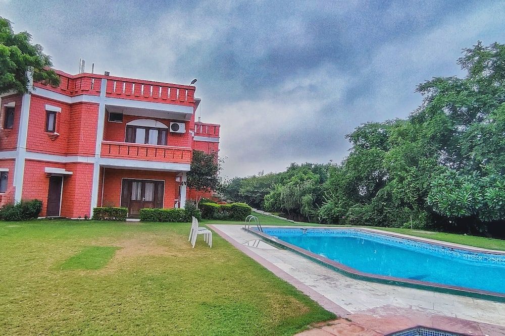 Hills Nature Resort - גורגאון - בריכה