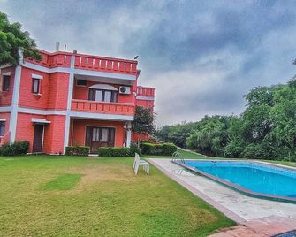 Hills Nature Resort - Gurugram - Pool