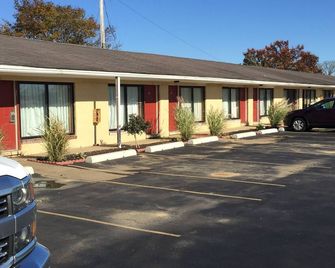 Town and Country Motel - Piketon - Building
