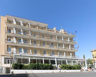 Hotel La Marina - San Bartolomeo al Mare - Building