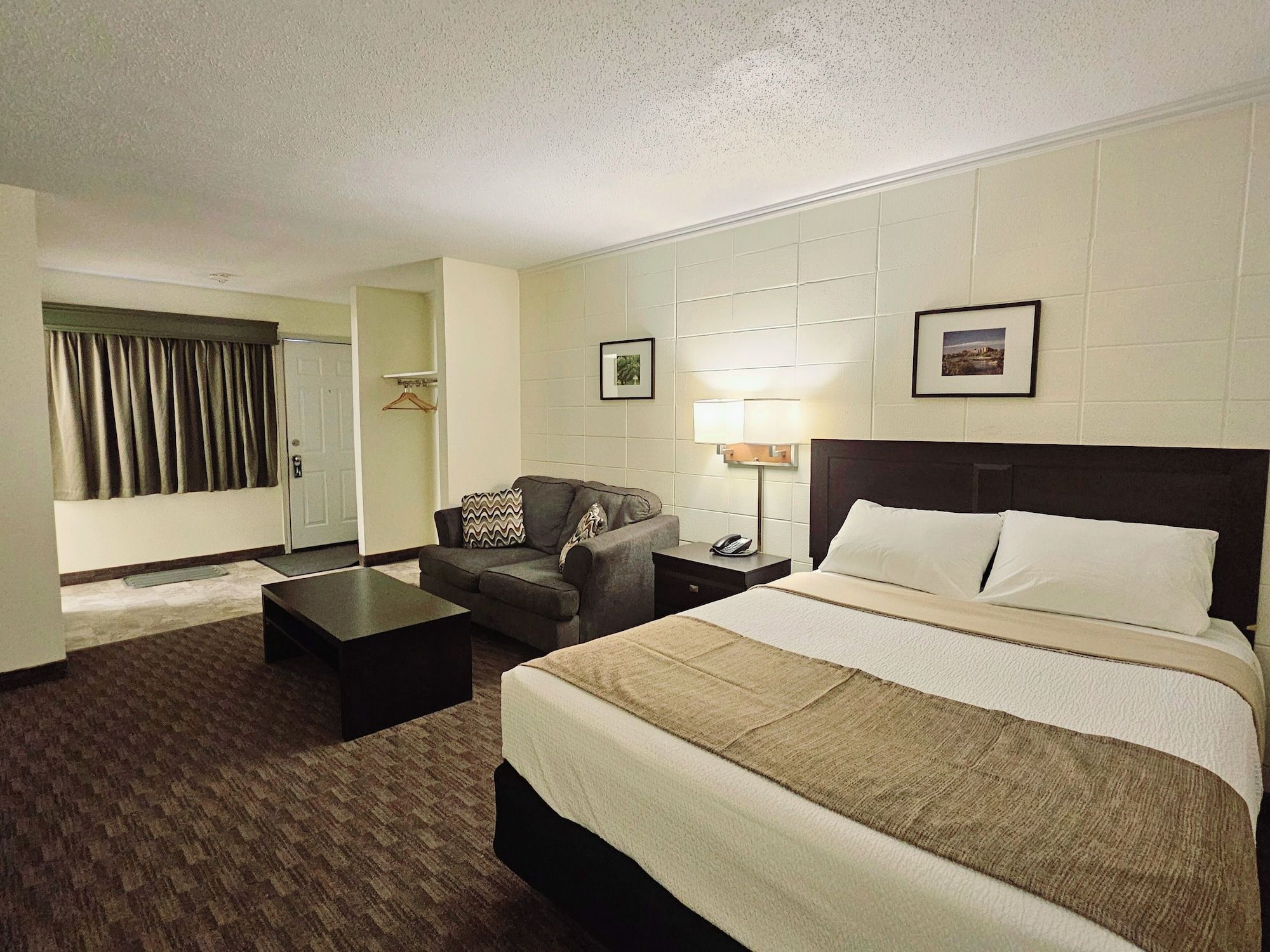 Canadian Motor Inn - Grande Prairie - Habitación