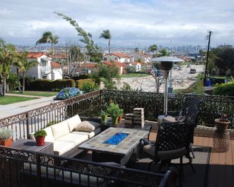 Close To Beach, 3 Decks, Rooftop, Views, Hs Wifi, Quiet, Weekly Discounts - سان دييغو - شرفة