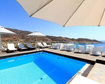 Far Out Hotel & Spa - Mylopotas - Piscina