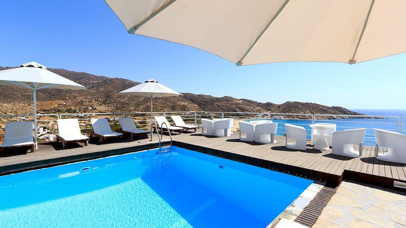 فدق ونادٍ صحي فار أوت