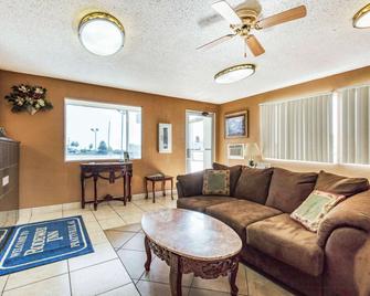 Rodeway Inn Prattville I-65 - Prattville - Living room