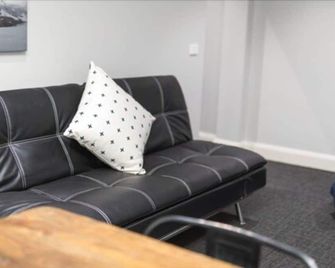 The Manhattan - Wagga Wagga - Living room