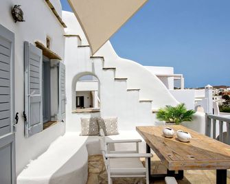 Onar Hotel & Suites - Tinos - Balkón