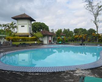 Poeri Devata Resort Hotel - Prambanan - Piscina