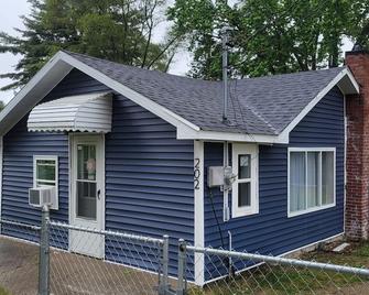 Cute cabin located in the Houghton Lake area. - Houghton Lake - Gebouw