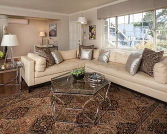 Luxury Condo Downtown San Luis Obispo & Garage A/C & Pool - San Luis Obispo - Sala de estar