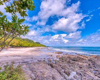 El Sano Banano Beachside Hotel - Montezuma - Strand