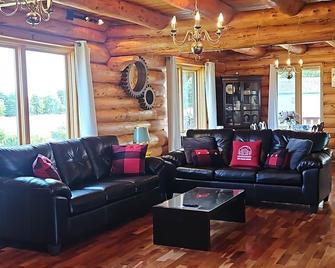 5 Star Log Beach House by the Ocean - St. Peters Bay - Living room