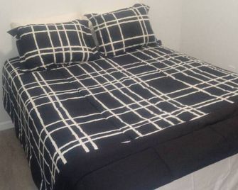 3 bedroom with free parking - Schenectady - Bedroom