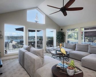Fairway Harbor View by Avantstay Outdoor - Freeland - Living room