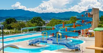 白山特蕾斯塔飯店 - 高松市 - 游泳池