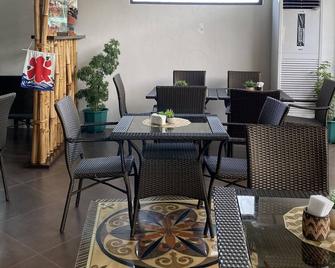 Minshuku Kcs Hotel And Restaurant - Puerto Galera - Ravintola