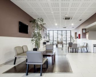 Residencia Universitaria Giner de Los Ríos - Alcalá de Henares - Lobby
