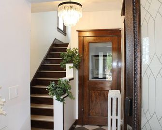 Chic Suite in the Heart of Downtown St. Joseph - Saint Joseph - Schodiště