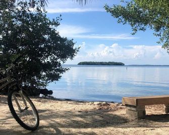 Key Largo Waterfront Cottage - Key Largo - Strand