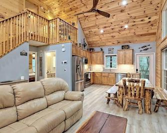 Cabin w/ Sauna, Hot Tub, Fire Pit, Game Room Fun! - Cleveland - Living room