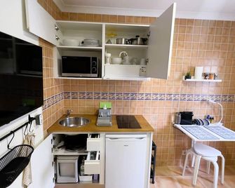 Studio for two guests with patio/terrace, air conditioning and wifi - Olhão - Küche