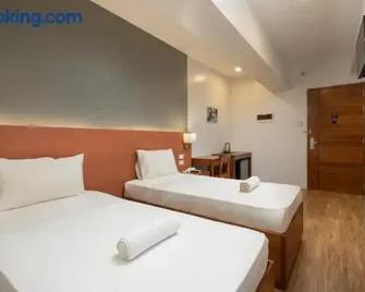 Ihotel Uptown Bgc - Makati - Bedroom