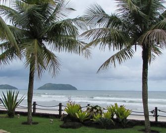 Flat in gated community ideal for families, with parking space. - Juquei - Playa