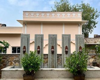 First Courtyard - Mandāwa