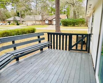 House 3 Bed, 2bath, Free Parking In The Woodlands - Spring - Balcony