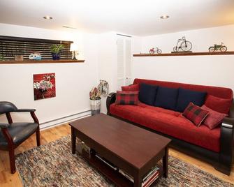 Multnomah Gem - Beautiful, Pampering, Mins To Downtown Portland - Portland - Living room