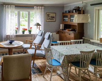 3 Bedroom Awesome Home In Växjö - Vaxjo - Dining room