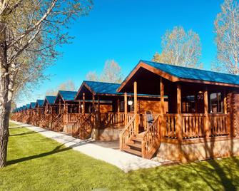 Blue Buffalo Resort - Island Park - Edificio