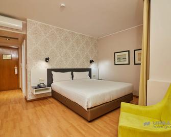 Urban Hotel Amadeos - Matosinhos - Bedroom