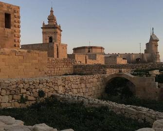 Magic in the Heart of Old Gozo (Penthouse) - Victoria - Building