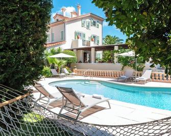 Mas Djoliba - Antibes - Pool